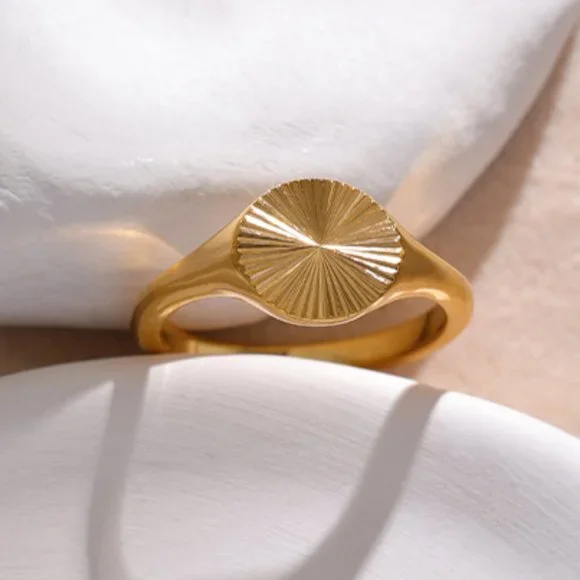 ^NEW 18K Gold Plated Round Textured Signet Coin Ring - Picture 3 of 7